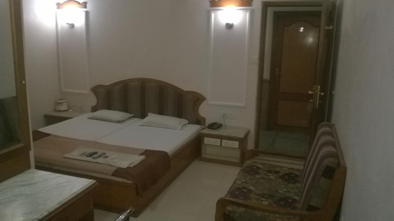 Hotel Unnati Ahmedabad Exterior foto