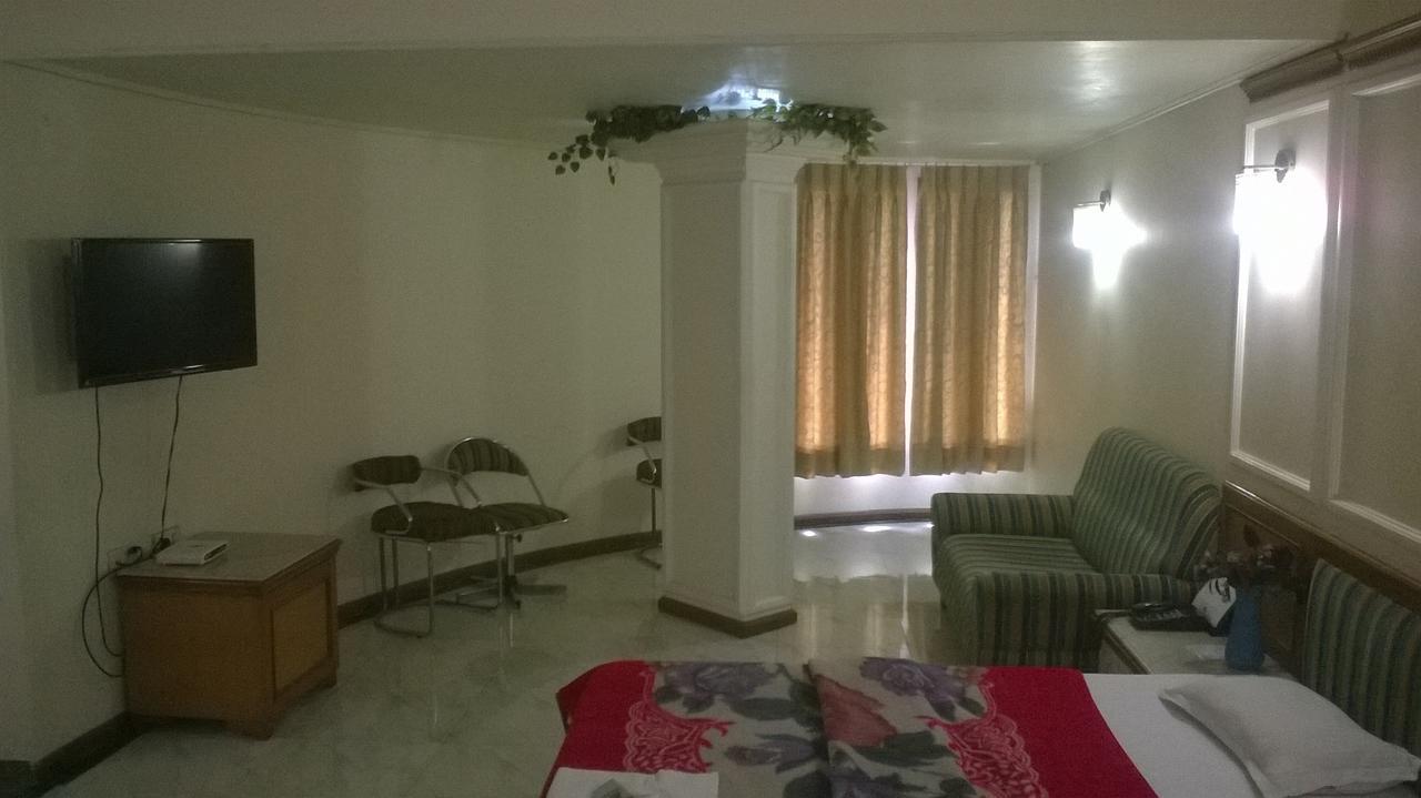 Hotel Unnati Ahmedabad Exterior foto